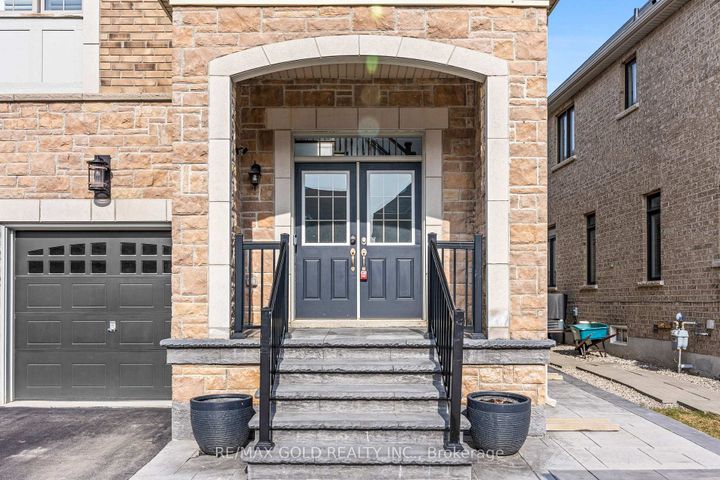 Photo 2 at 9 Fringetree Road, Wellington North, Brampton