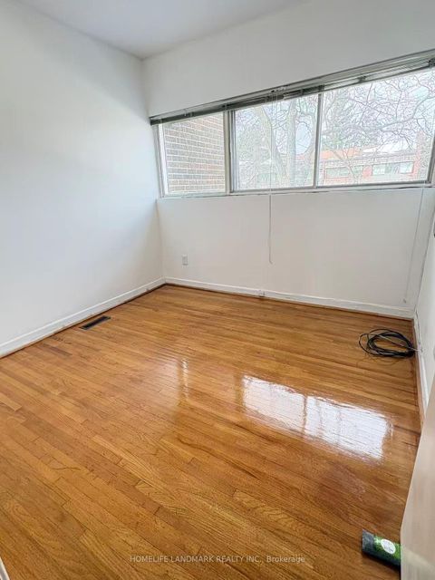 Photo 8 at 14 - 86 CASTLEBURY Crescent, Steeles, Toronto