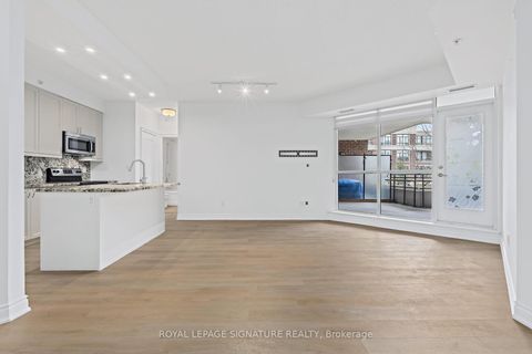 Photo 10 at 220 - 2396 Major Mackenzie Drive W, Maple, Vaughan