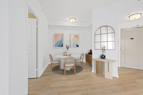 Photo 13 at 220 - 2396 Major Mackenzie Drive W, Maple, Vaughan