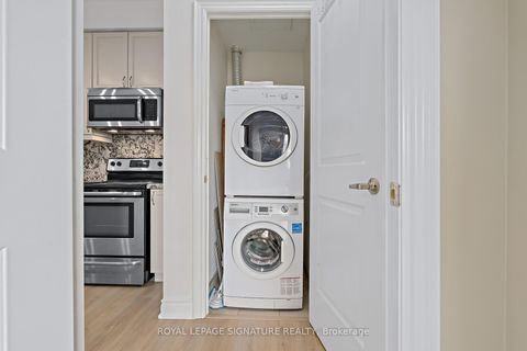 Photo 21 at 220 - 2396 Major Mackenzie Drive W, Maple, Vaughan