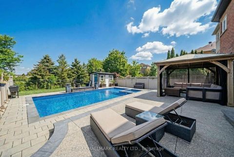 Photo 2 at 215 Vellore Woods Boulevard, Vellore Village, Vaughan