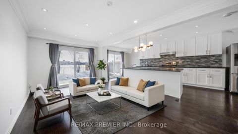 Photo 13 at 742 Beman Drive, Leslie Valley, Newmarket