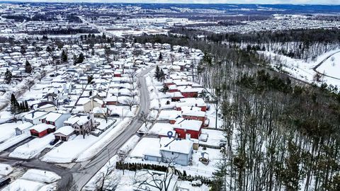 Photo 16 at 153 Browning Trail, Letitia Heights, Barrie