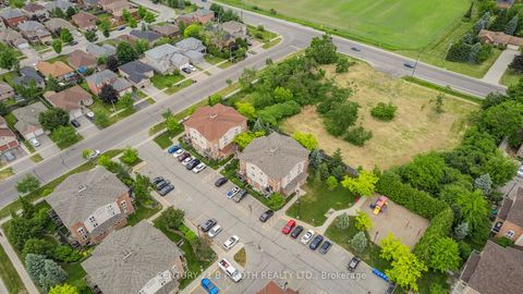 Photo 23 at 7 - 13 Cheltenham Road, Georgian Drive, Barrie