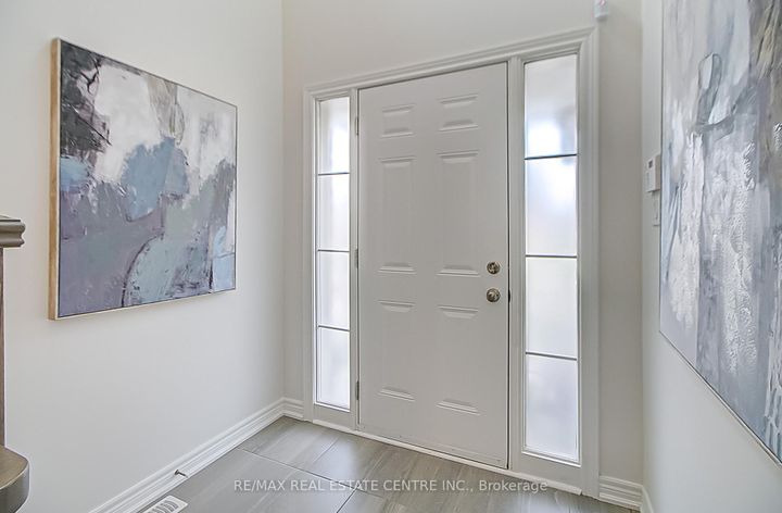 Photo 3 at 4 Clermiston Crescent, Wellington, Brampton