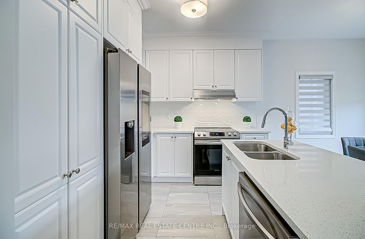 Photo 4 at 4 Clermiston Crescent, Wellington, Brampton