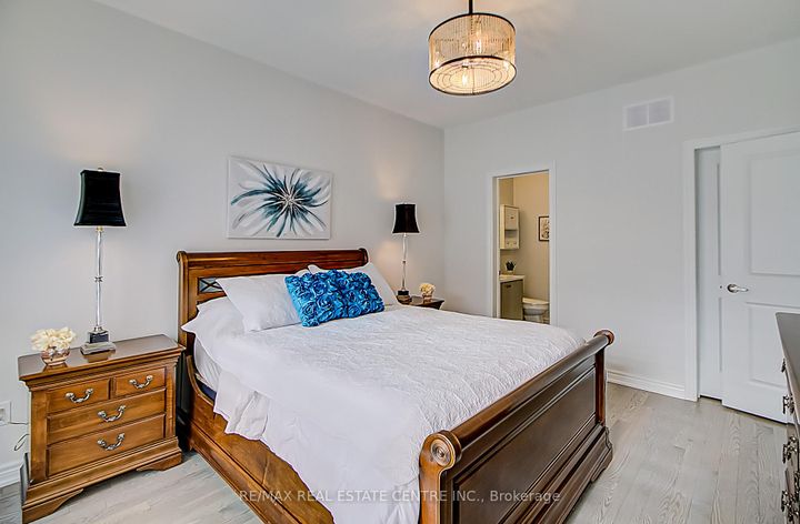 Photo 16 at 4 Clermiston Crescent, Wellington, Brampton