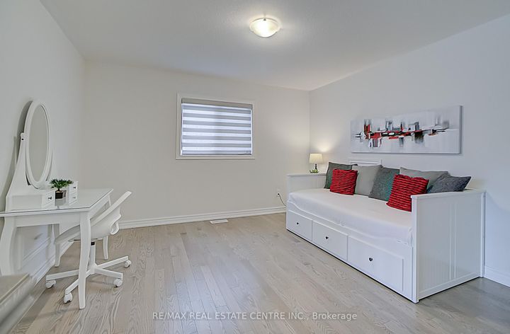 Photo 29 at 4 Clermiston Crescent, Wellington, Brampton