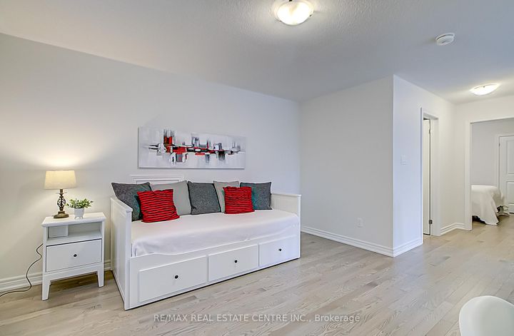 Photo 30 at 4 Clermiston Crescent, Wellington, Brampton