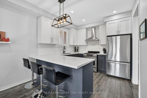 Photo 7 at 110 Birkshire Drive, Bayview Wellington, Aurora