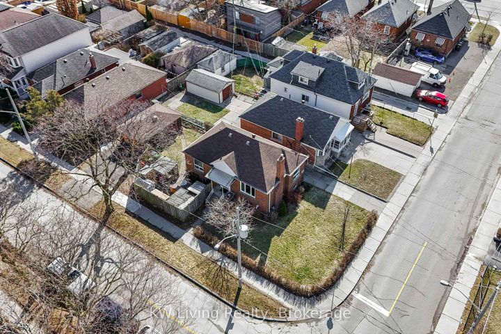 Photo 41 at 5 Plains Road, East York, Toronto