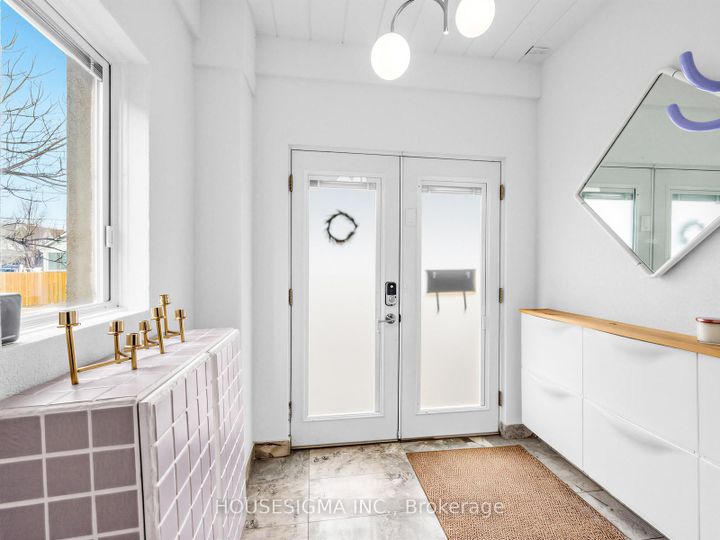 Photo 1 at 75 Henrietta Street, Smythe, Toronto