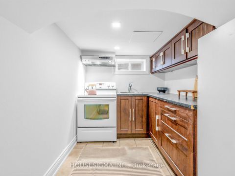 Photo 11 at 75 Henrietta Street, Smythe, Toronto