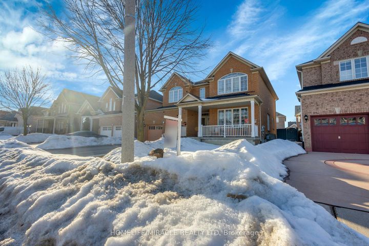 Photo 4 at 28 Latania Boulevard, Vales of Castlemore, Brampton