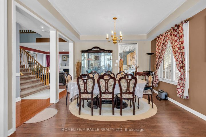 Photo 9 at 28 Latania Boulevard, Vales of Castlemore, Brampton