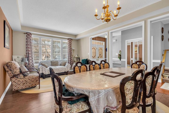 Photo 10 at 28 Latania Boulevard, Vales of Castlemore, Brampton