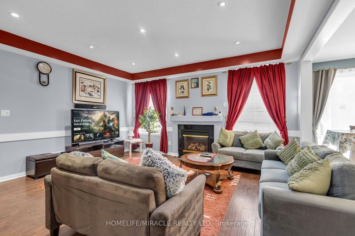 Photo 12 at 28 Latania Boulevard, Vales of Castlemore, Brampton