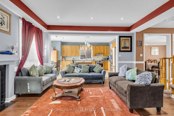 Photo 14 at 28 Latania Boulevard, Vales of Castlemore, Brampton