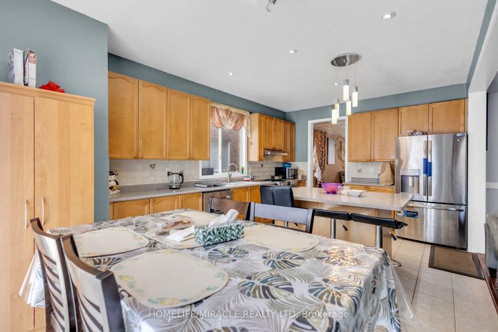 Photo 17 at 28 Latania Boulevard, Vales of Castlemore, Brampton