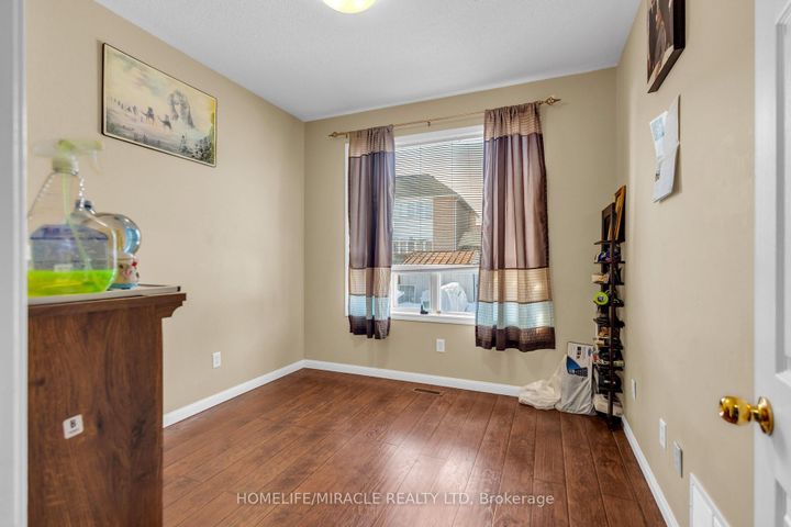 Photo 19 at 28 Latania Boulevard, Vales of Castlemore, Brampton
