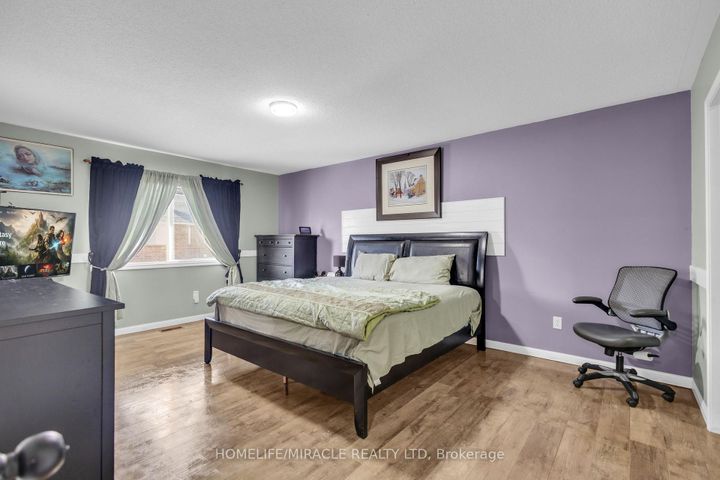 Photo 23 at 28 Latania Boulevard, Vales of Castlemore, Brampton