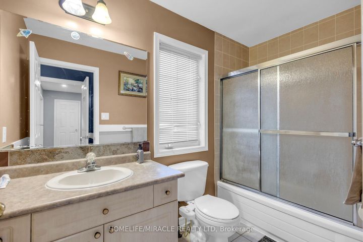 Photo 29 at 28 Latania Boulevard, Vales of Castlemore, Brampton