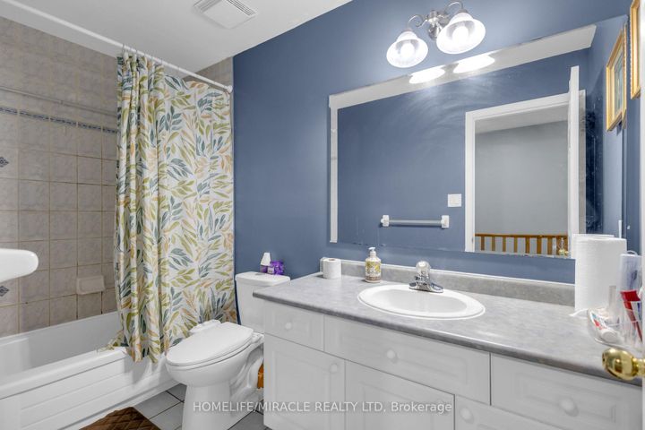 Photo 31 at 28 Latania Boulevard, Vales of Castlemore, Brampton