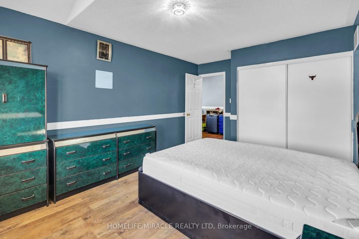 Photo 33 at 28 Latania Boulevard, Vales of Castlemore, Brampton