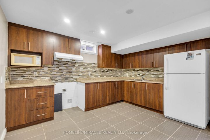 Photo 41 at 28 Latania Boulevard, Vales of Castlemore, Brampton