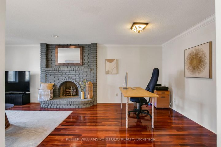 Photo 2 at 4 Neiltree Court, Markland Wood, Toronto