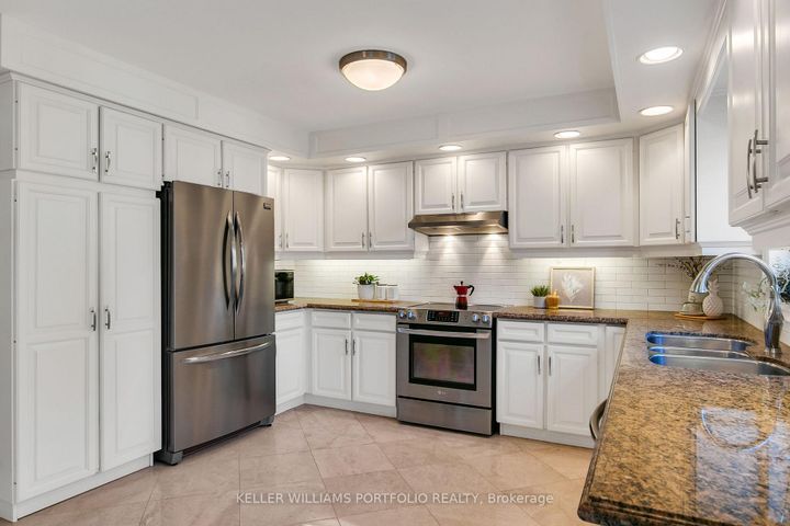 Photo 8 at 4 Neiltree Court, Markland Wood, Toronto