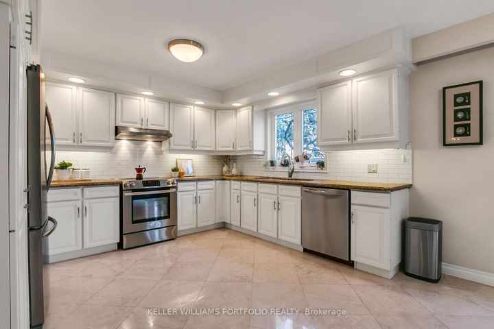 Photo 10 at 4 Neiltree Court, Markland Wood, Toronto