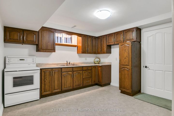 Photo 33 at 4 Neiltree Court, Markland Wood, Toronto