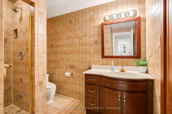 Photo 34 at 4 Neiltree Court, Markland Wood, Toronto