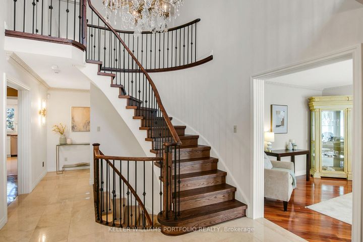 Photo 36 at 4 Neiltree Court, Markland Wood, Toronto