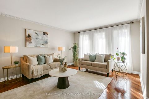 Photo 3 at 4 Neiltree Court, Markland Wood, Toronto