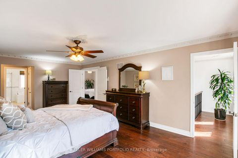Photo 18 at 4 Neiltree Court, Markland Wood, Toronto