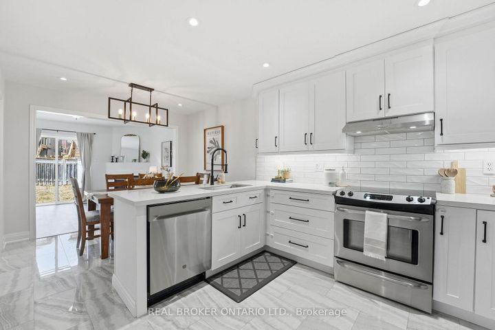 Photo 9 at 55 Christina Crescent, Bradford, Bradford West Gwillimbury