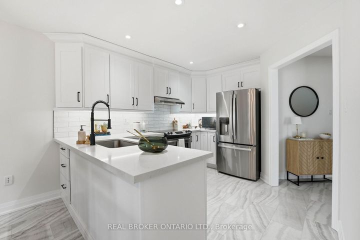 Photo 11 at 55 Christina Crescent, Bradford, Bradford West Gwillimbury