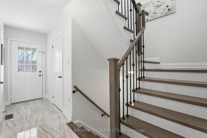 Photo 14 at 55 Christina Crescent, Bradford, Bradford West Gwillimbury