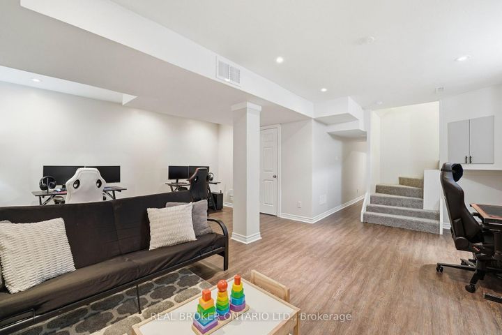 Photo 26 at 55 Christina Crescent, Bradford, Bradford West Gwillimbury