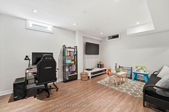 Photo 27 at 55 Christina Crescent, Bradford, Bradford West Gwillimbury