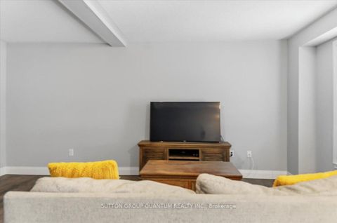 Photo 3 at 2 - 2375 Truscott Drive, Clarkson, Mississauga