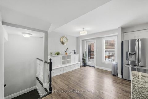 Photo 4 at 2 - 2375 Truscott Drive, Clarkson, Mississauga