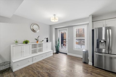 Photo 6 at 2 - 2375 Truscott Drive, Clarkson, Mississauga