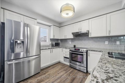 Photo 7 at 2 - 2375 Truscott Drive, Clarkson, Mississauga