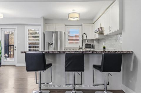 Photo 11 at 2 - 2375 Truscott Drive, Clarkson, Mississauga