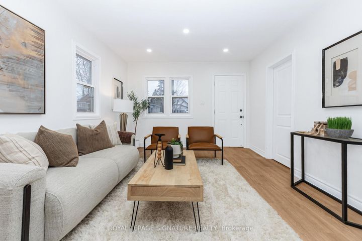 Photo 3 at 377 Adelaide Avenue W, McLaughlin, Oshawa