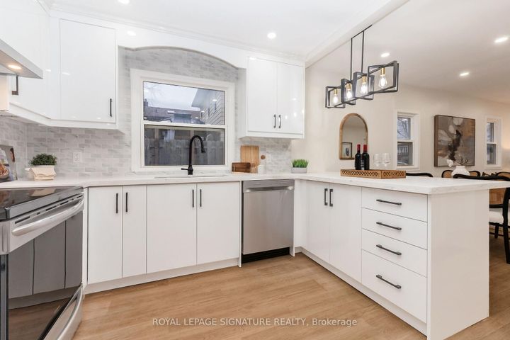 Photo 10 at 377 Adelaide Avenue W, McLaughlin, Oshawa